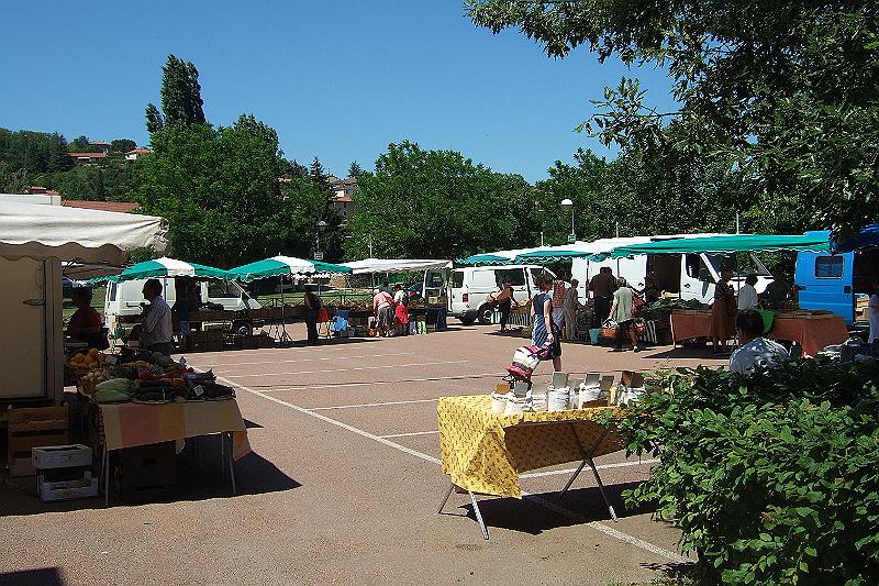 2010-06- (175).JPG - Markttag, mit allem, was das Herz bzw. der Magen begehrt - doch wir wollen nur zum Bahnhof